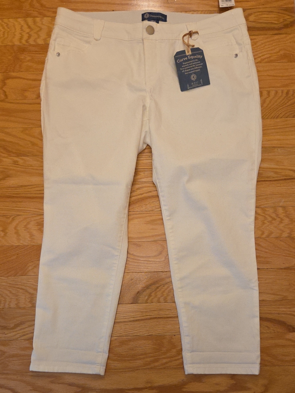 Democracy White Ankle Skimmer Pants
